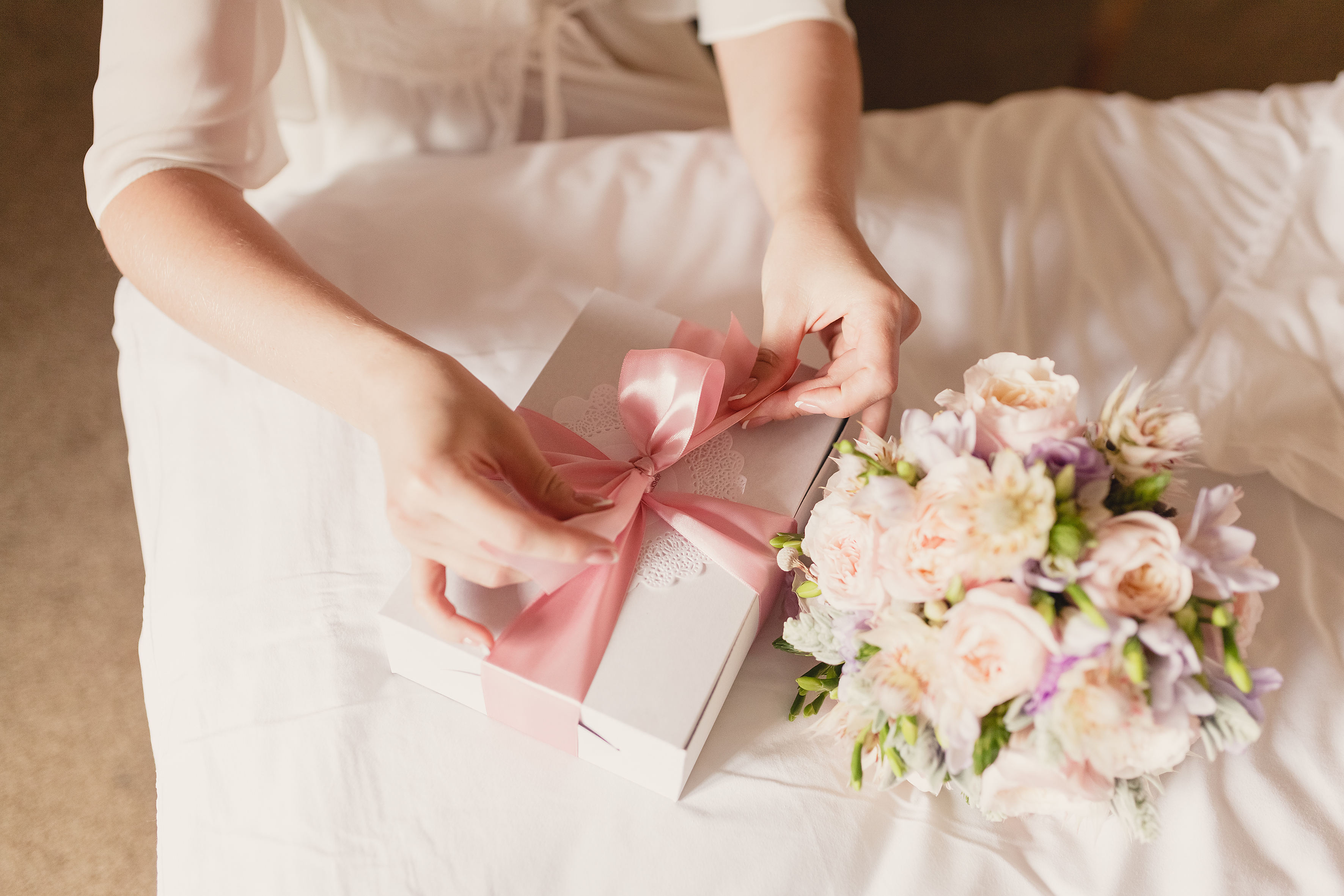 Bride opening her present box | Source: Shutterstock