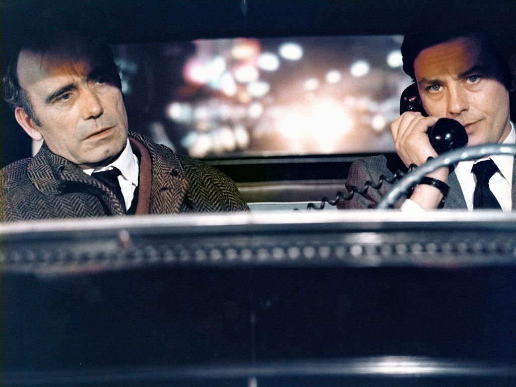 Paul Crauchet et Alain Delon sur le tournage de "Un Flic (Dirty Money)". | Photo : Getty Images