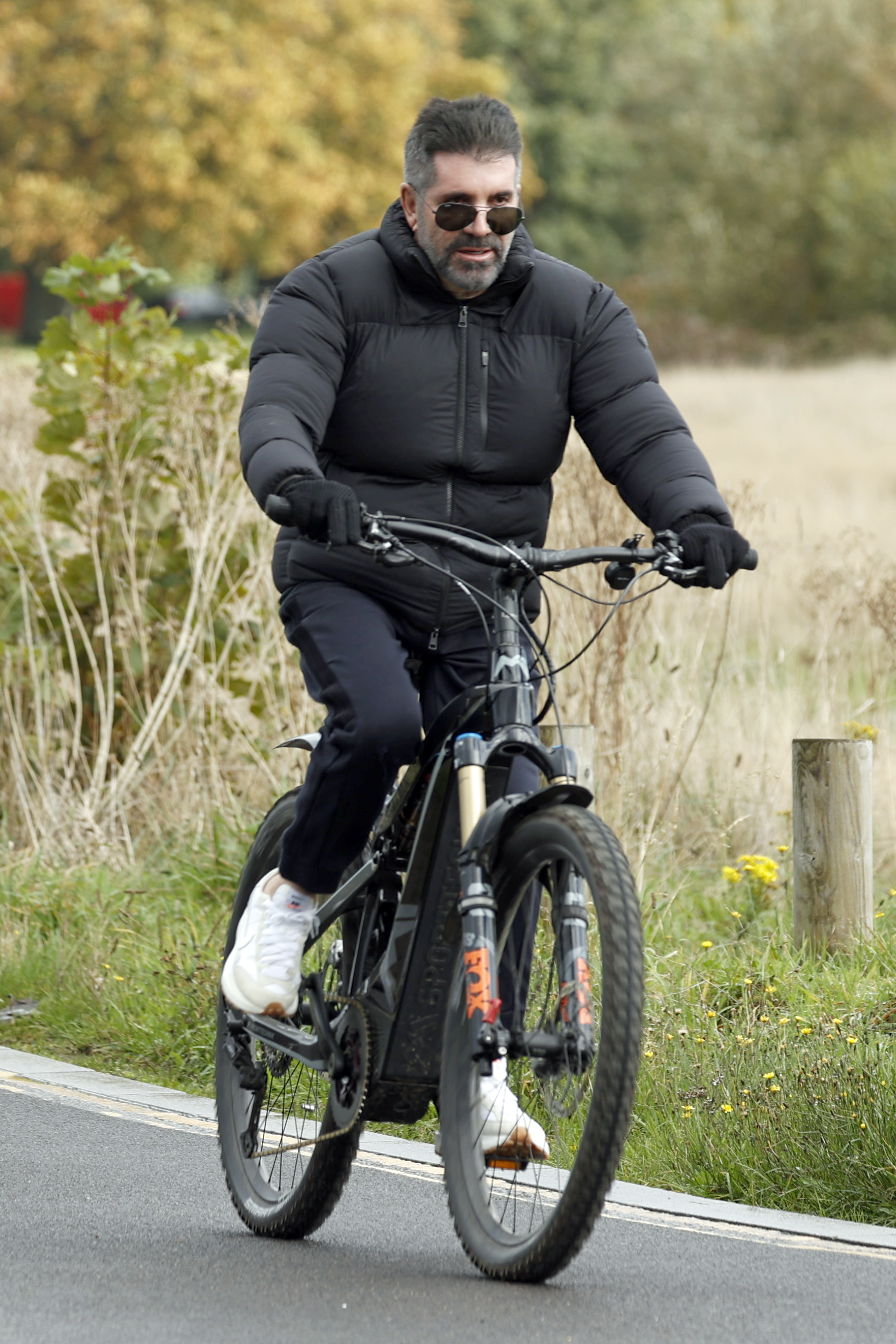 Simon Cowell rides his electric bike in London on October 9, 2024 | Source: Getty Images