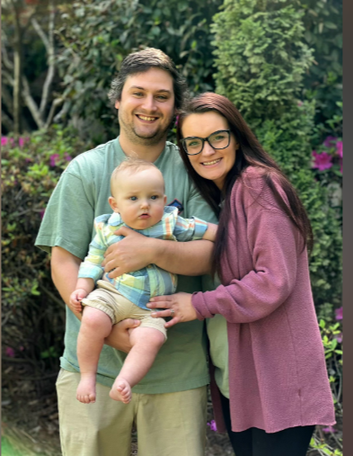 Shelby Amidon, Nick Amidon, and little Cayson Amidon share a sweet outdoor portrait, their close embrace capturing a warm, joyful family bond. | Source: Gofundme