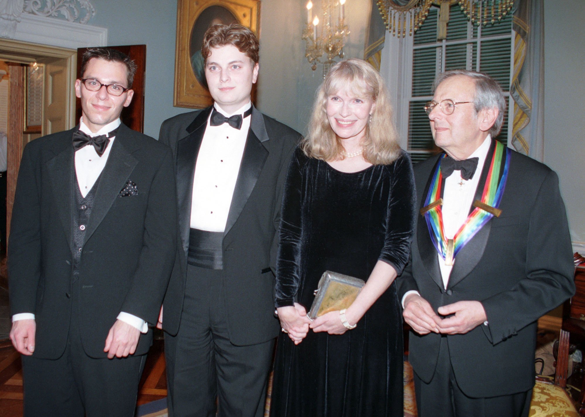 Andre Previn, Mia Farrow and their children Fletcher and Matthew during the 1998 Kennedy Center Honors in 1998 in Washington, DC. | Source: Getty Images