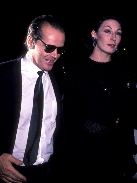 Jack Nicholson and Anjelica Huston attend the premiere of "Terms Of Endearment" | Photo: Getty Images