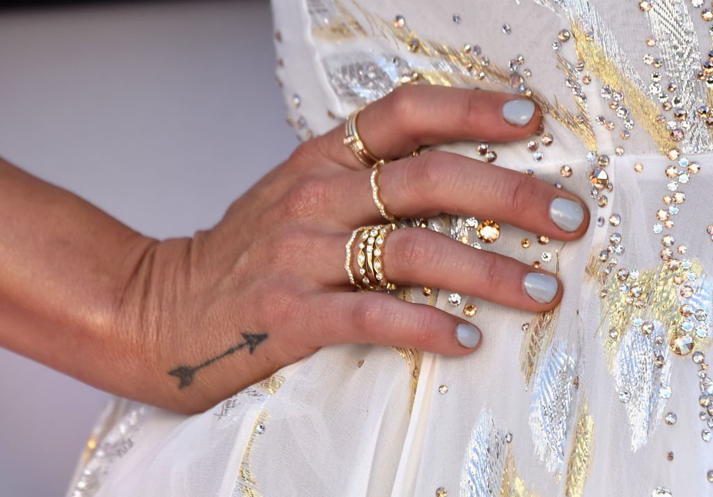 Miranda Lambert's arrow tattoo is displayed as she attends the 52nd Academy of Country Music Awards in Las Vegas, Nevada on April 2, 2017 | Photo: Getty Images