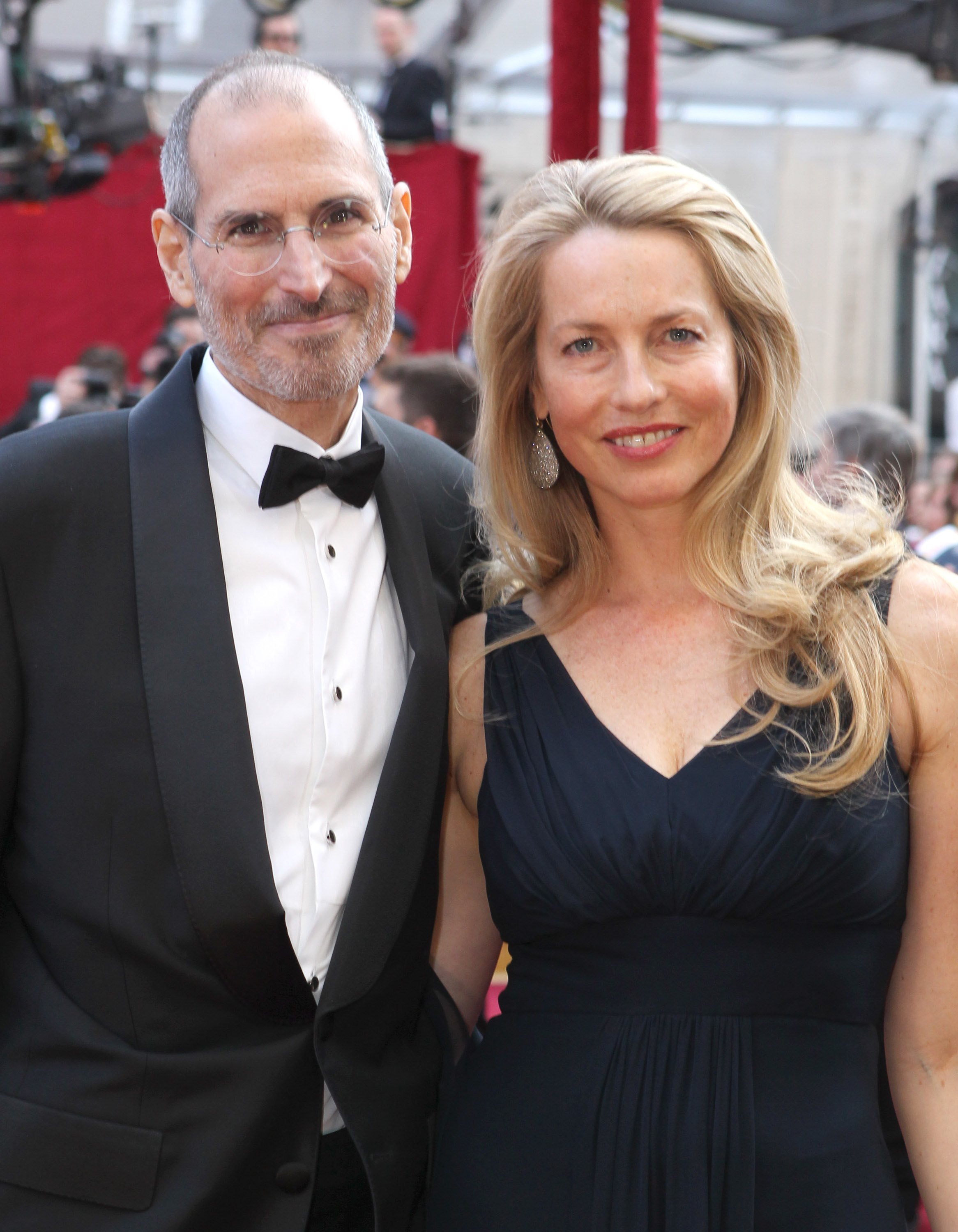 Steve Jobs and Laurene Powell arrive at the 82nd Annual Academy Awards held at Kodak Theatre on March 7, 2010 | Photo: Getty Images