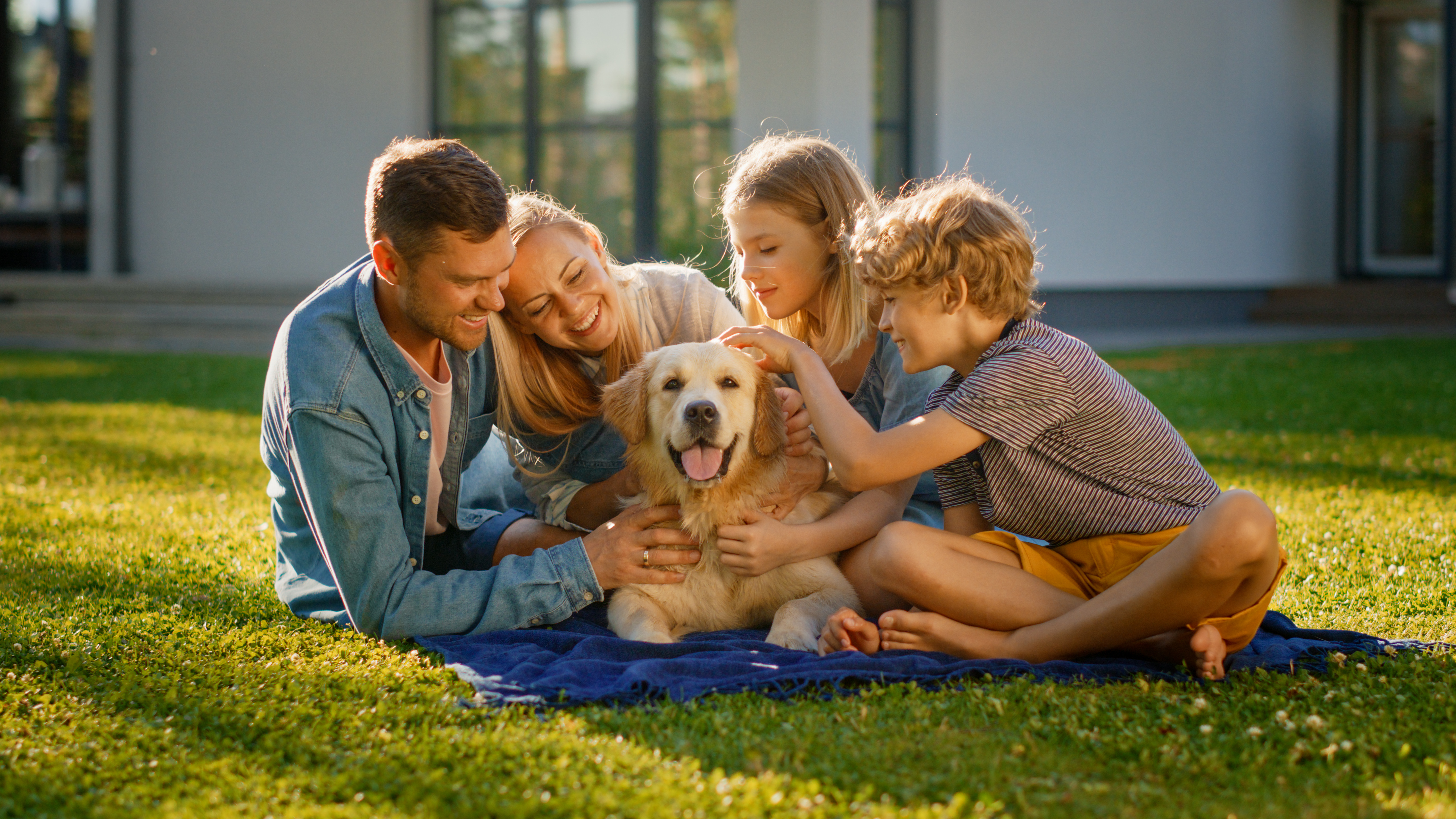 The man looked like his children, and the friend's son. | Source: Shutterstock