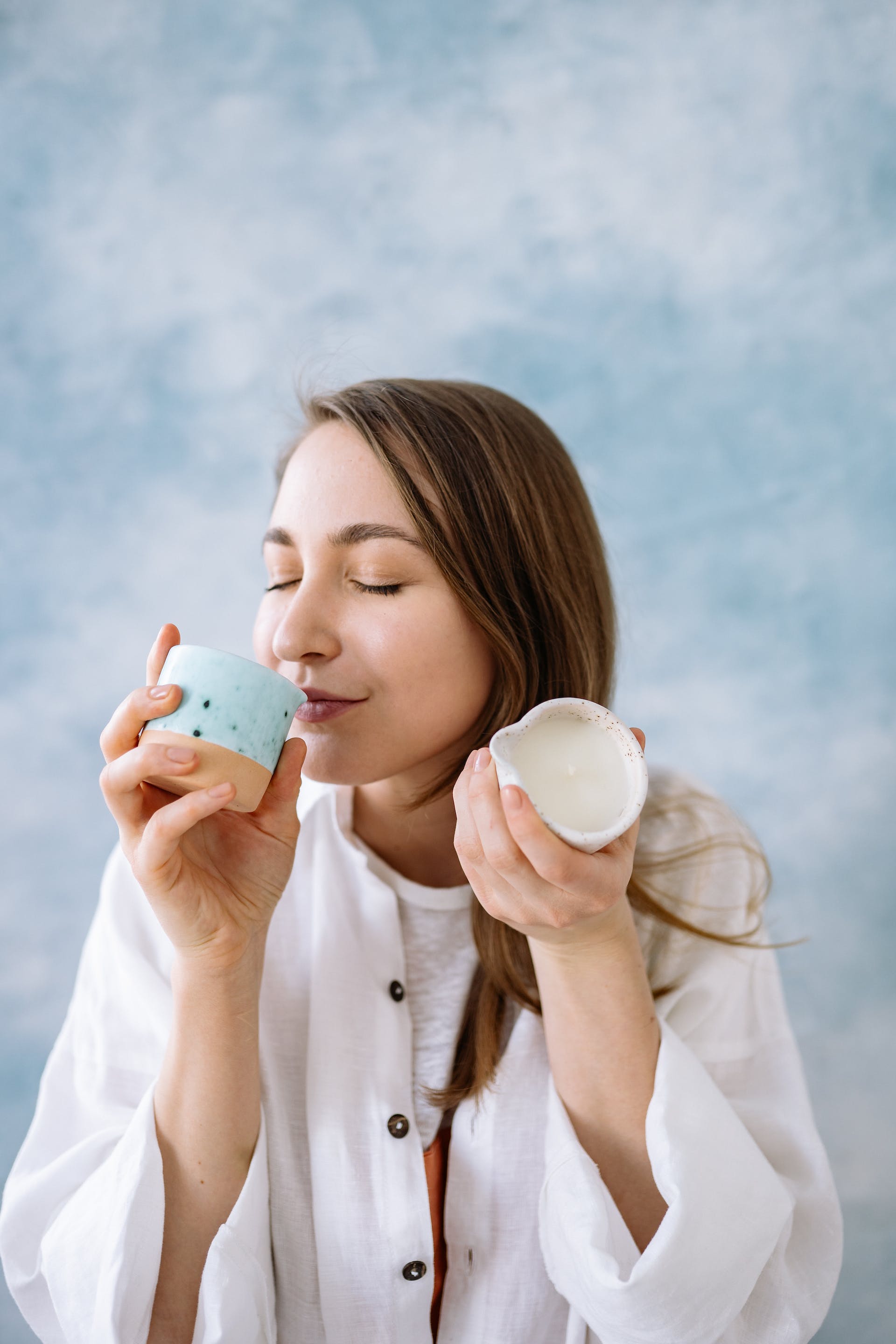 A woman smelling scented candles | Source: Pexels
