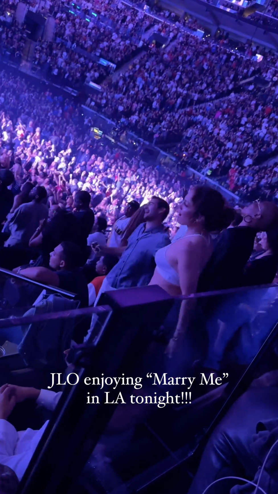 Jennifer Lopez sings and dances to the song "Marry You" at Bruno Mars's concert in Los Angeles, California, in August 2024 | Source: Instagram/itstetrisbish