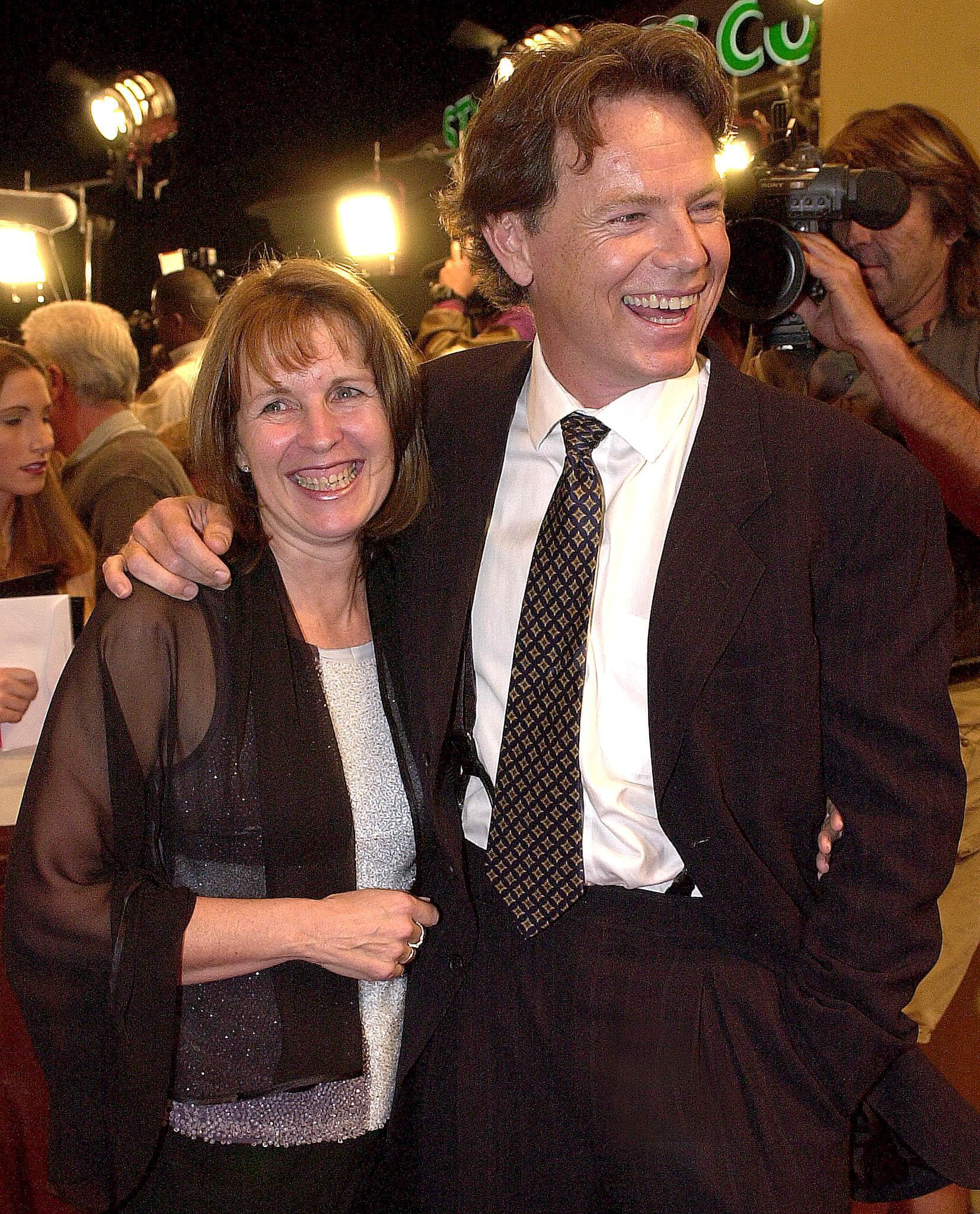 Susan Devlin and Bruce Greenwood at the premiere of "Thirteen Days" on December 19, 2000, in Los Angeles. | Source: Getty Images