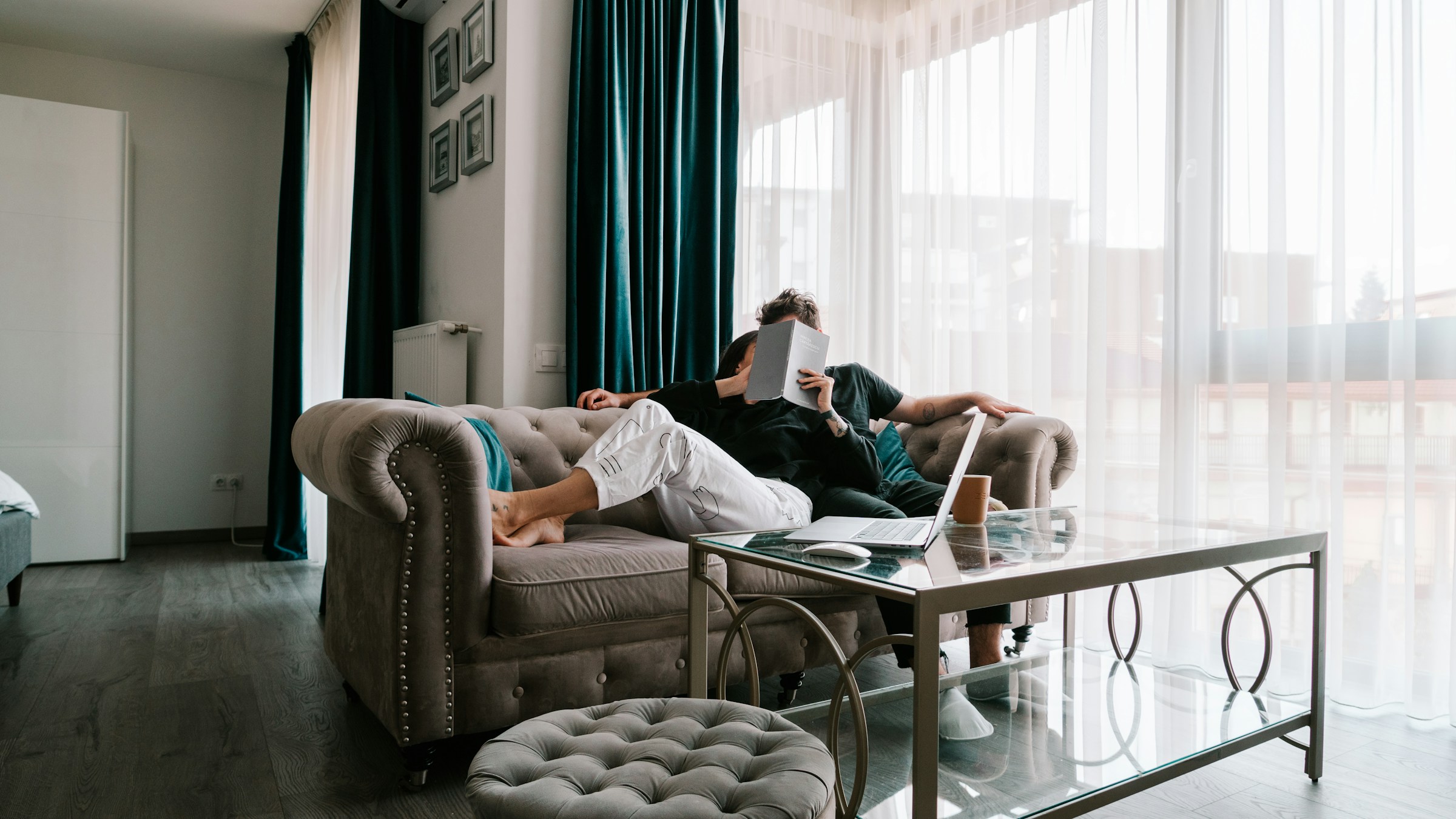 A couple relaxing at home | Source: Unsplash