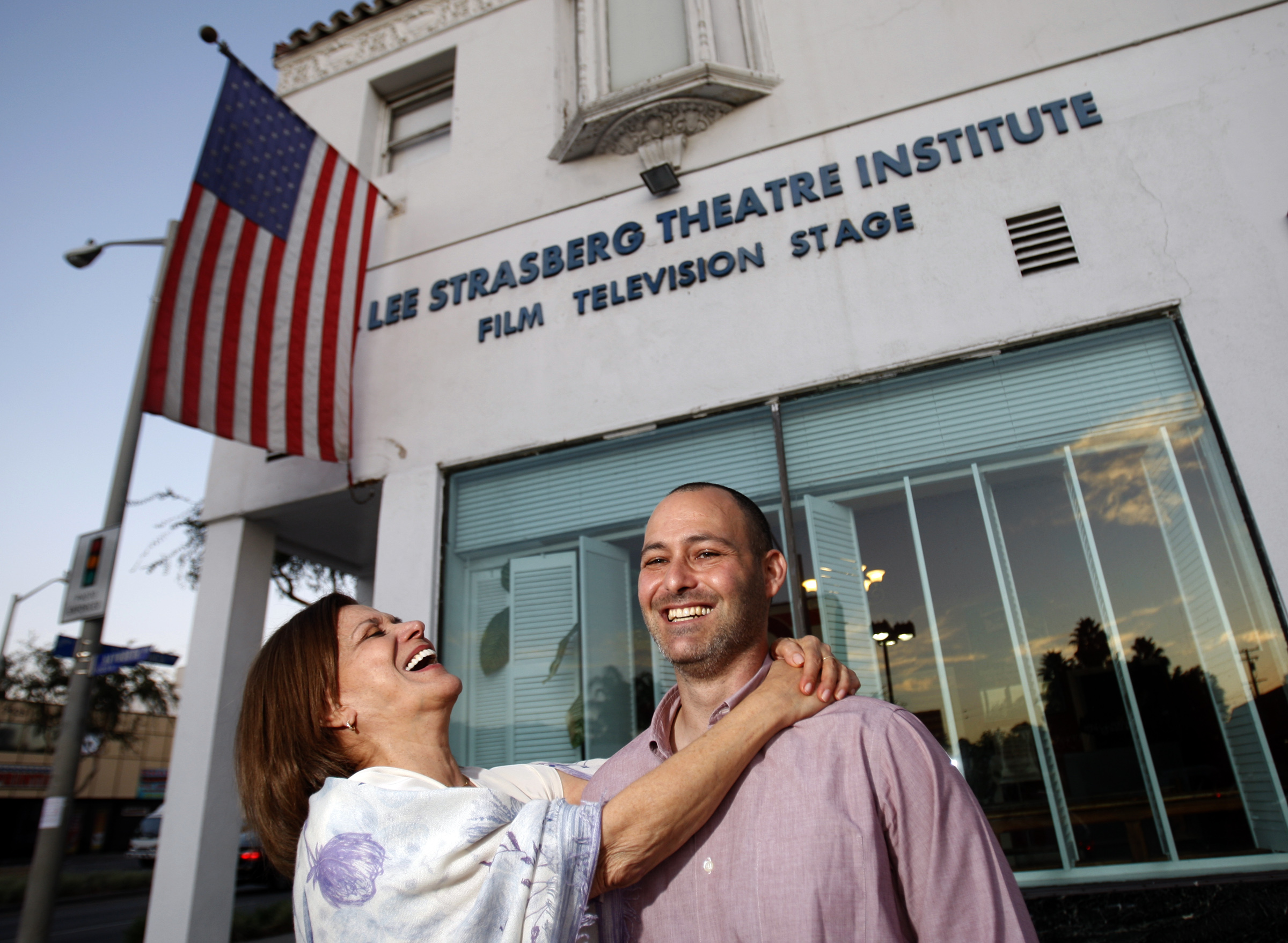 Anna and David Strasberg outside the Lee Strasberg Institute on November 3, 2009 | Source: Getty Images