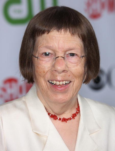 Actress Linda Hunt arrives at the CBS, CW, CBS Television Studio and Showtime TCA party at the Huntington Library on August 3, 2009, in Pasadena, California.| Source: Getty Images.