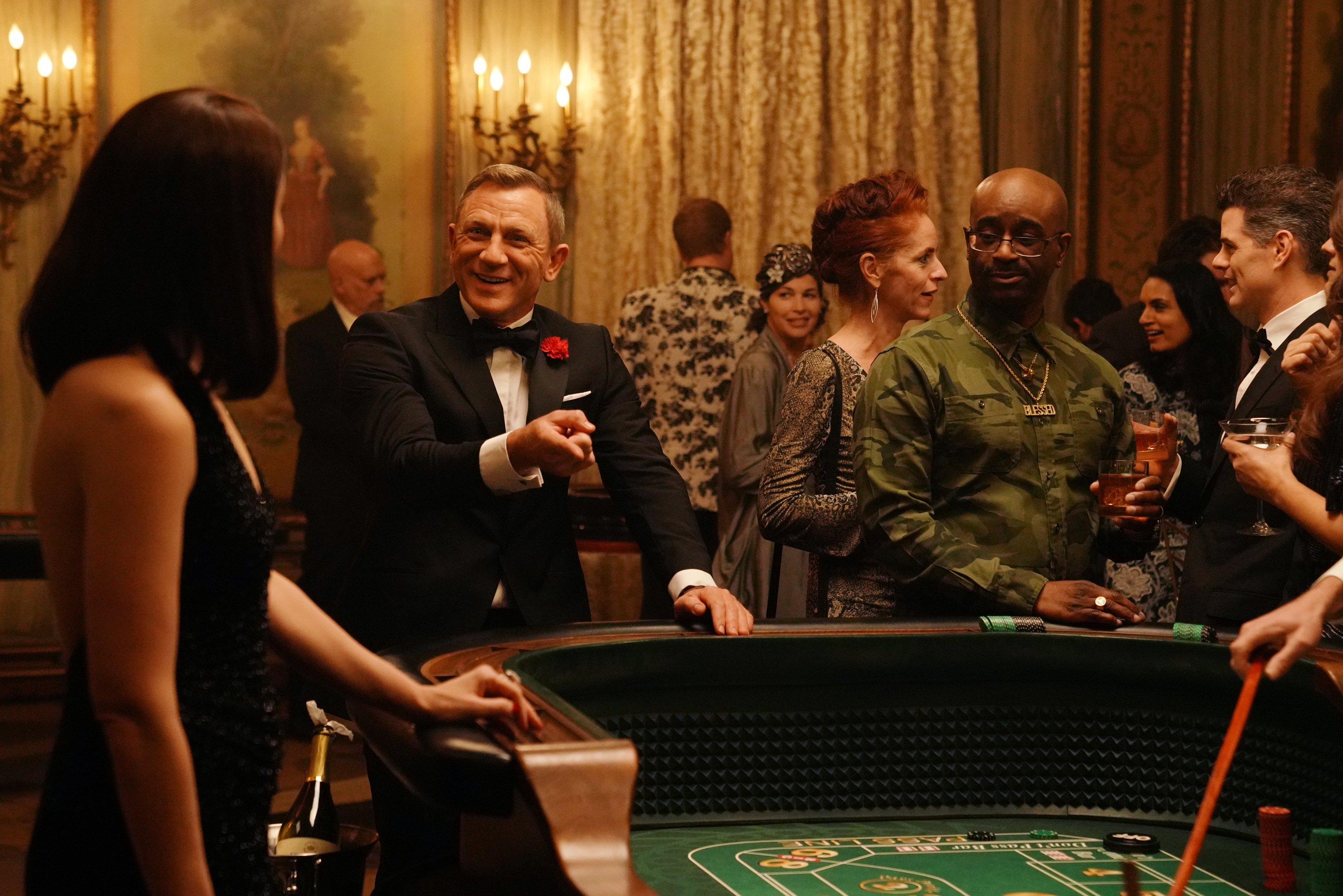 SÁBADO EN LA NOCHE EN VIVO - "Daniel Craig" Episodio 1782 - En la foto: el anfitrión Daniel Craig durante el boceto de "James Bond Scene" el sábado 7 de marzo de 2020. I Foto: Getty images