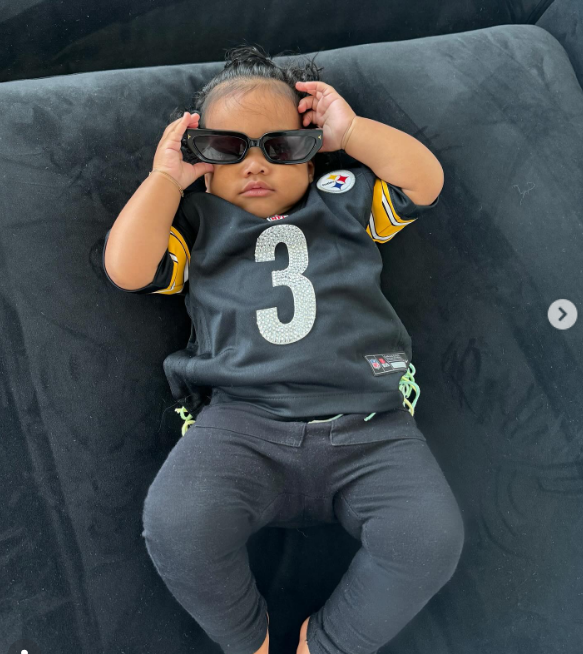 Amora Wilson in a Pittsburgh Steelers jersey on October 21, 2024 | Source: Instagram/ciara