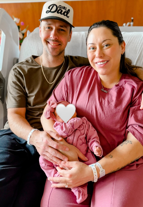 Alaina Scott, Matt Mueler, and their daughter on a photo dated April 16, 2026 | Source: Instagram/alainamariescott