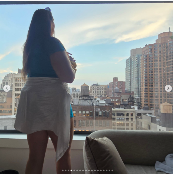 A screenshot of Aly Stosz from a post dated November 26, 2024. | Source: Instagram/alllllllllllllllllllls
