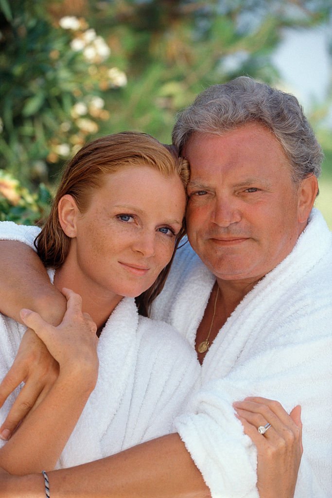 Le présentateur de télévision français Jacques Martin en vacances avec sa famille, à Tourrette sur Loup. | Photo : Getty Images