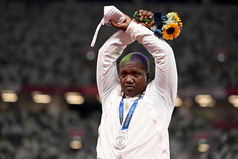 Raven Saunders at the Olympic Stadium in Tokyo on August 1, 2021 | Photo: Getty Images