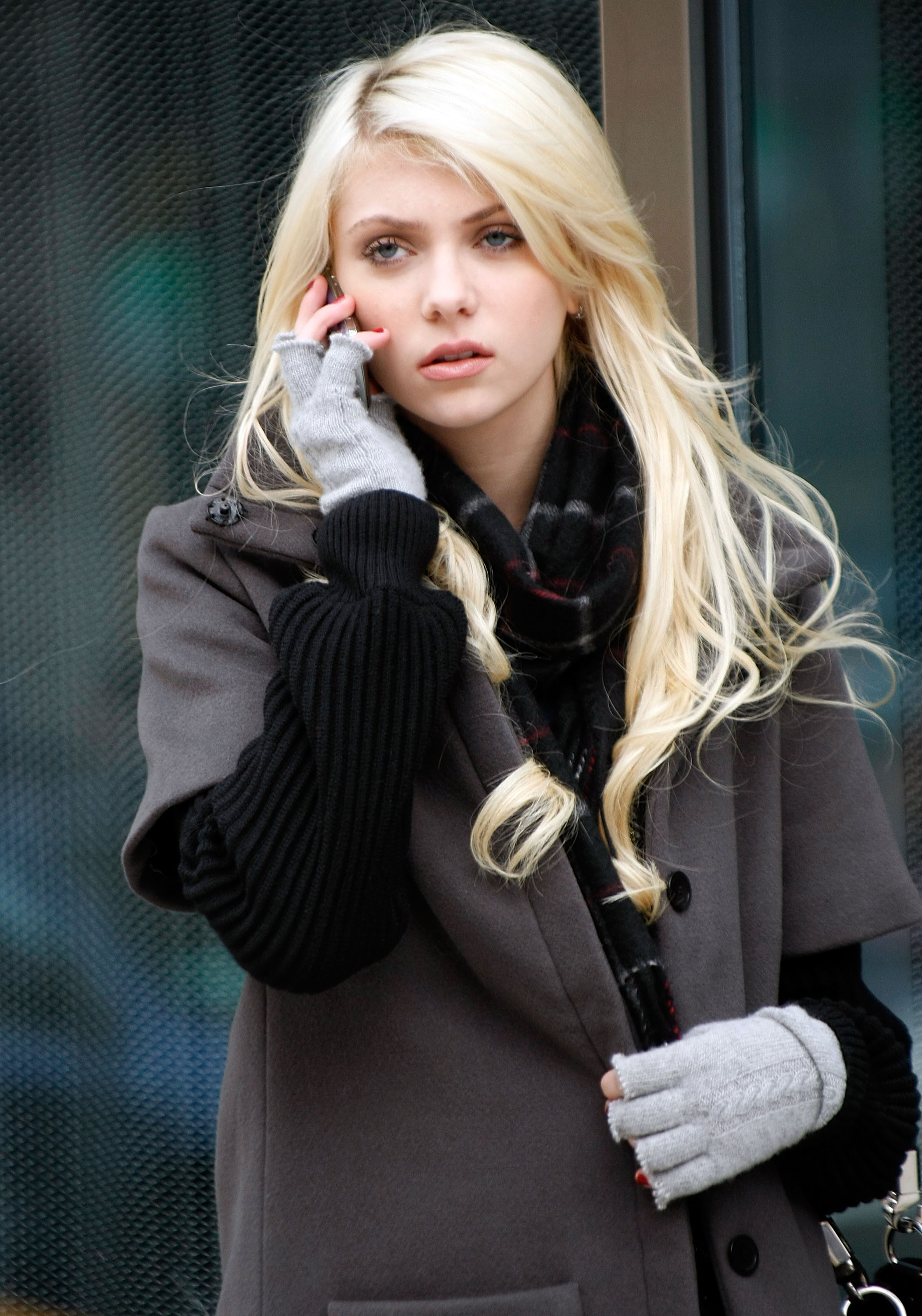 Taylor Momsen as her character Jenny Humphrey on "Gossip Girl" in New York City on December 2, 2009. | Source: Getty Images
