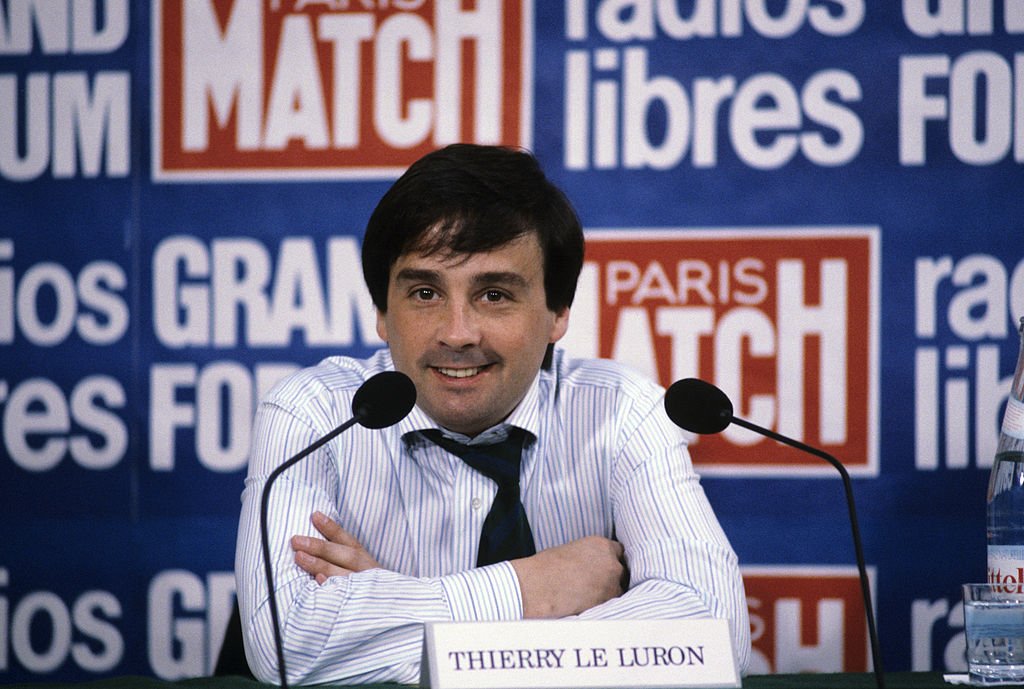 Thierry LE LURON lors de l'émission radio GRAND FORUM PARIS MATCH RADIOS LIBRES. | Photo : Getty Images