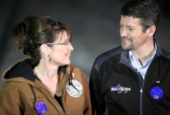 Sarah Palin and her husband Todd Palin while speaking with members of the media after casting their votes November 4, 2008 | Photo: Getty Images