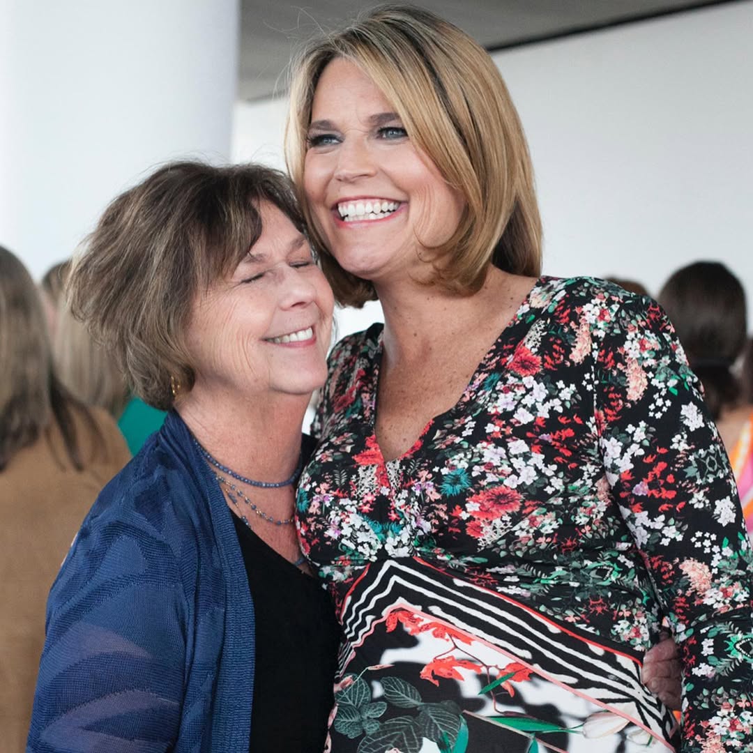 Savannah Guthrie embraces her mom Nancy, from a post dated January 27, 2020. | Source: Instagram/savannahguthrie
