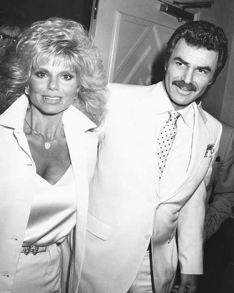 Burt Reynolds and Loni Anderson at the Roosevelt Hotel, Los Angeles, March 27, 1987. | Photo: Getty Images