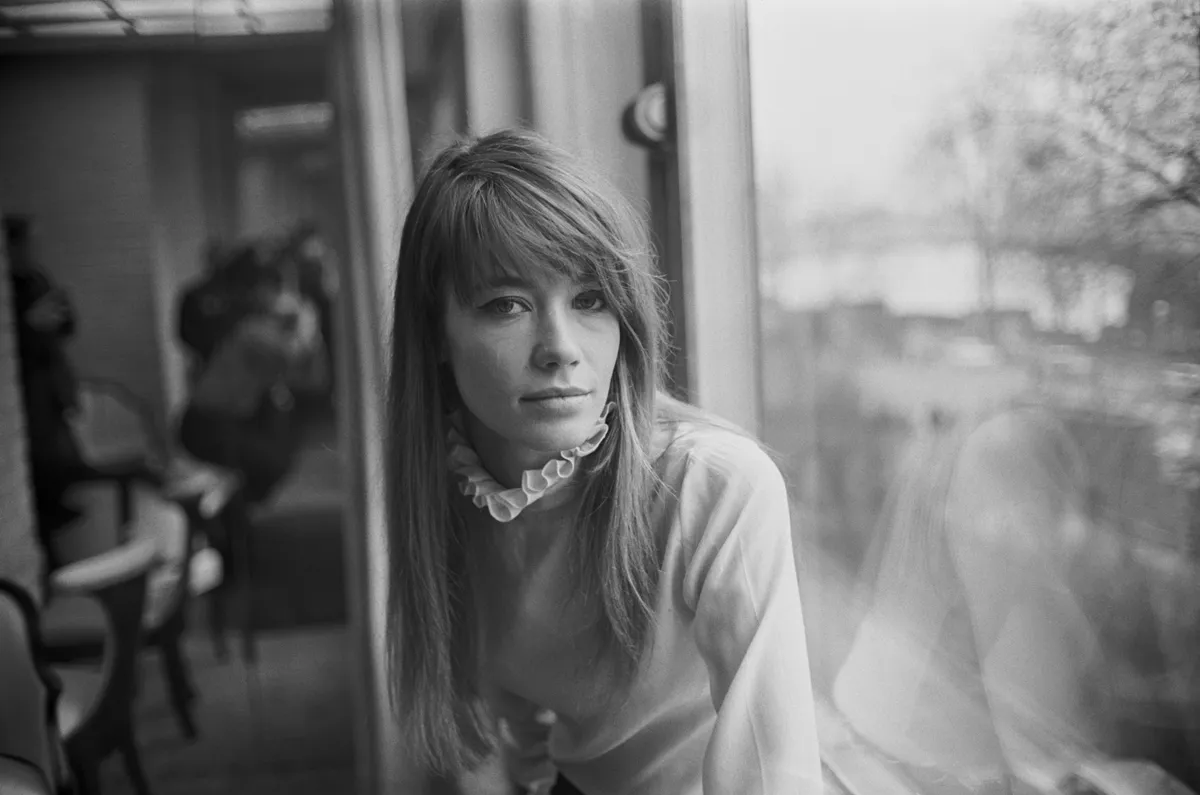 La chanteuse Françoise Hardy dans sa jeunesse. l Source : Getty Images