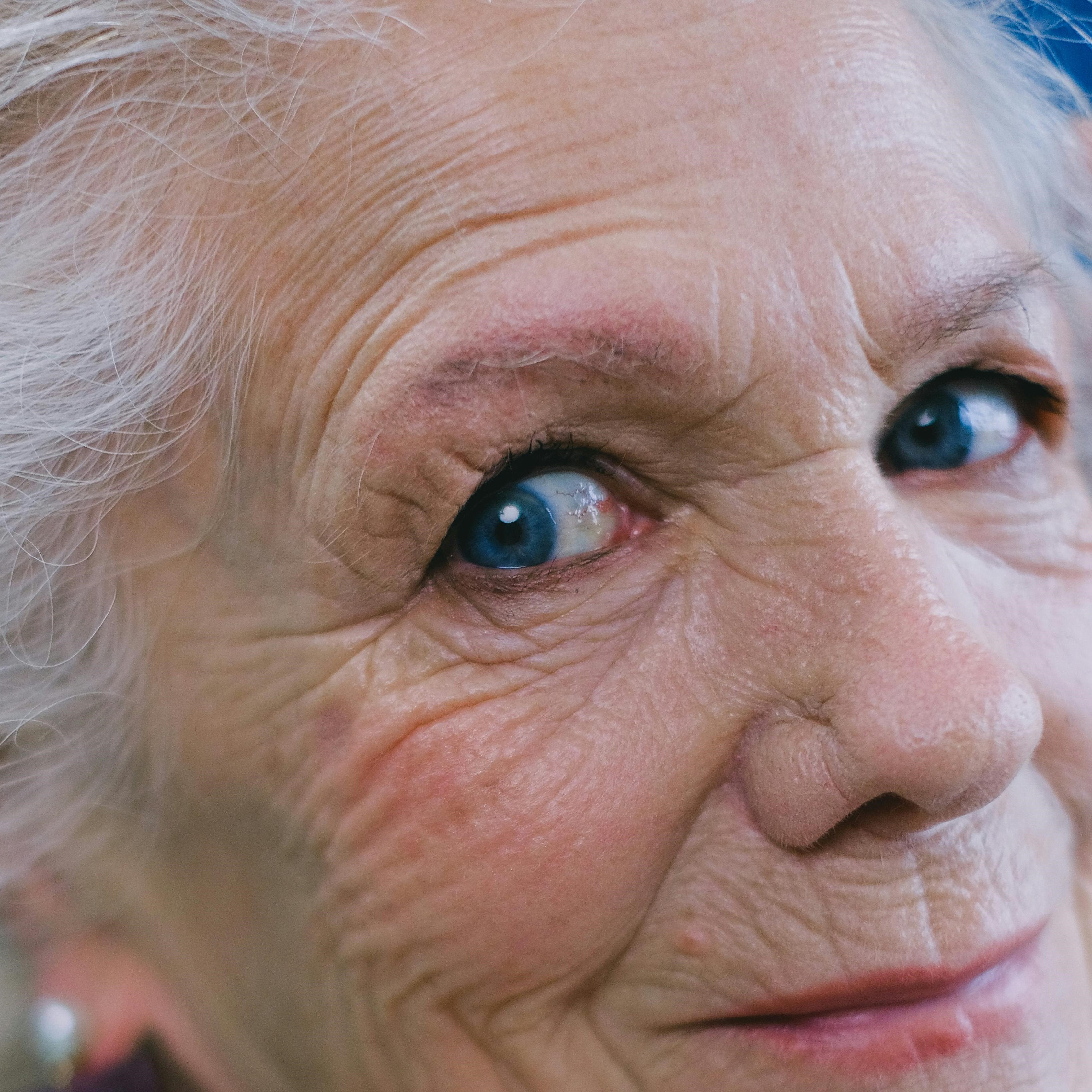 Close-up shot of an older lady smiling | Source: Pexels