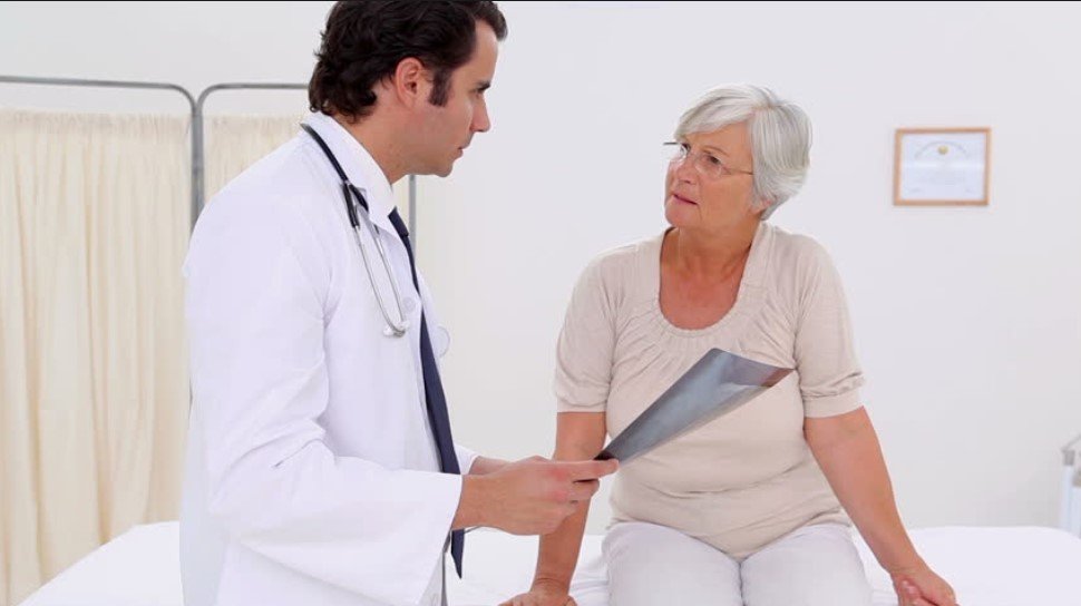 Doctor with Patient | Photo: Shutterstock