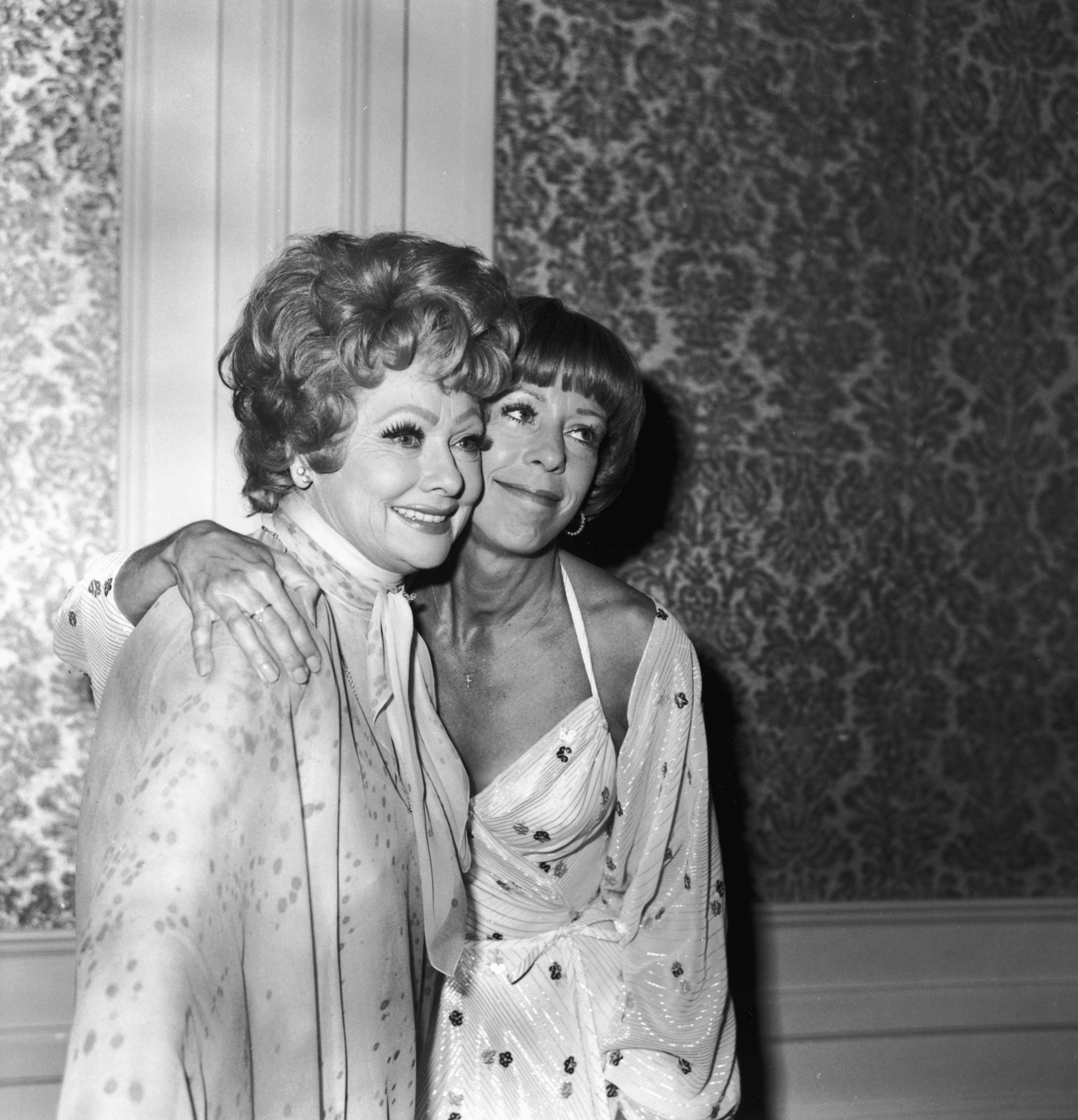 Lucille Ball and Carol Burnett in Los Angeles, California, October 1975 | Source: Getty Images