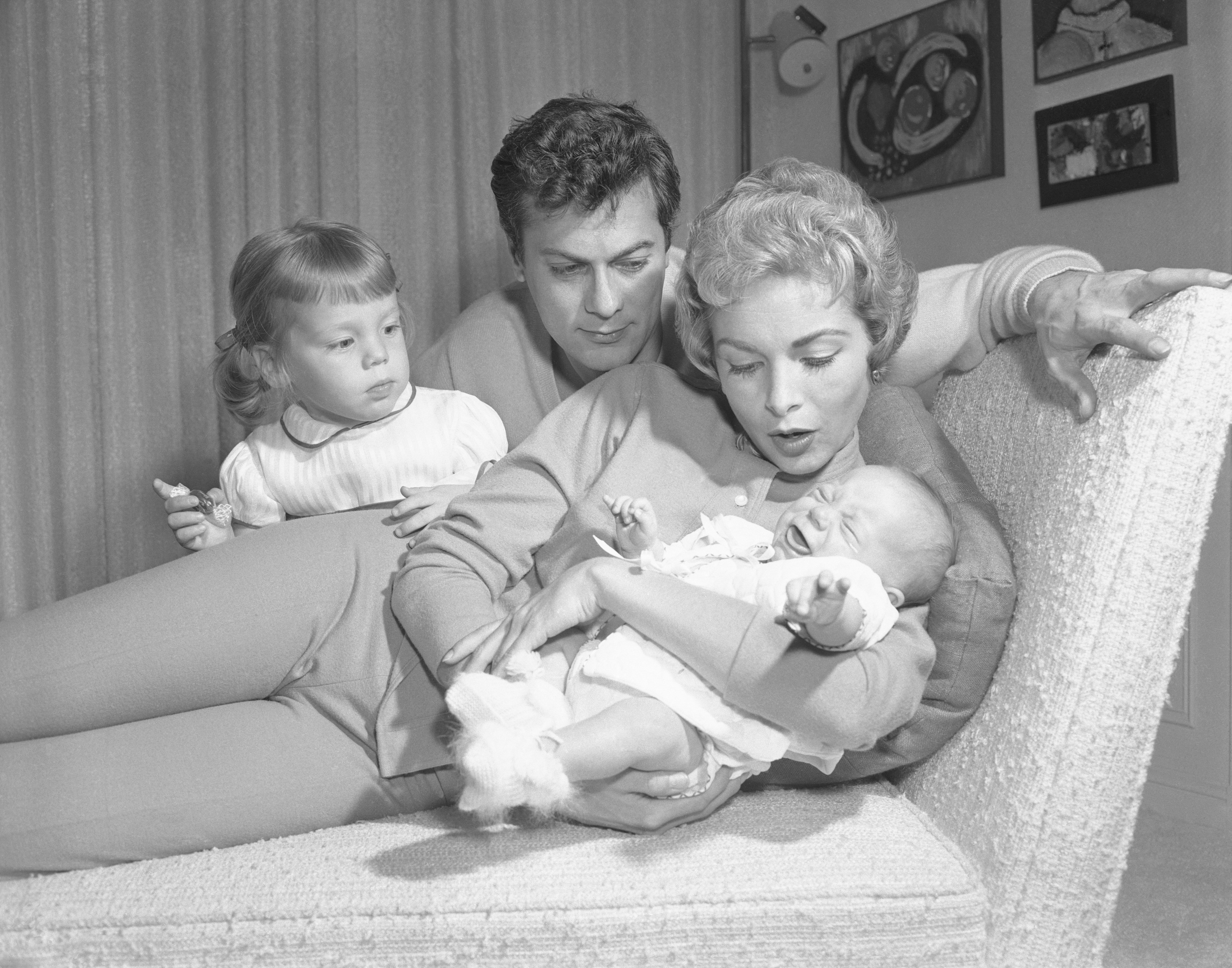 Kelly Lee Curtis, Tony Curtis, Janet Leigh, and Jamie Lee Curtis at home in Hollywood, circa 1958 | Source: Getty Images