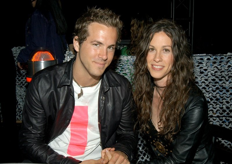 Ryan Reynolds and Alanis Morissette at the MTV Movie Awards on May 31, 2003 | Photo: Getty Images
