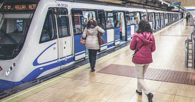 Two ladies getting into a subway | Source: Shutterstock