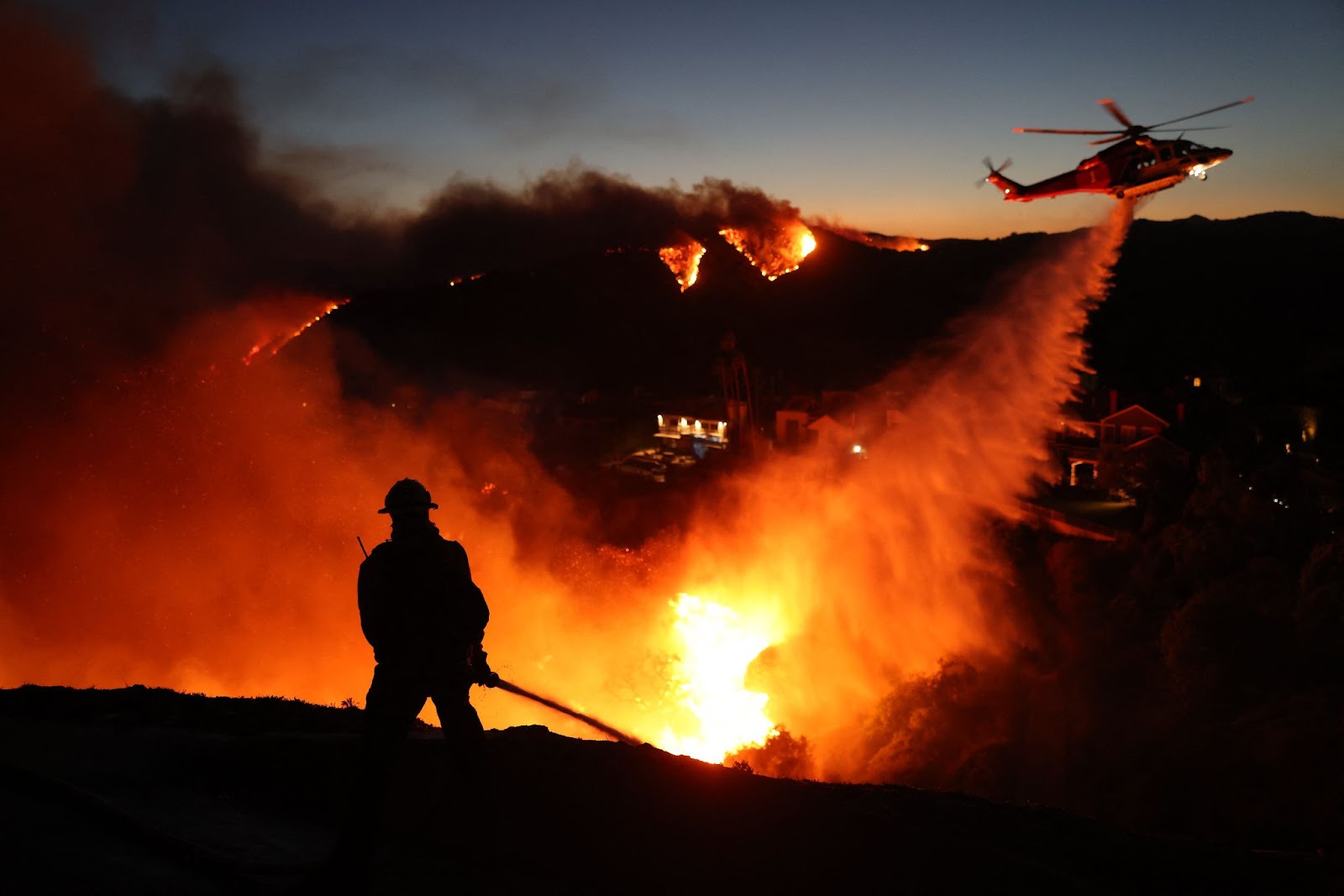 A close-up of the fire growing in Pacific Palisades, California. | Source: Getty Images