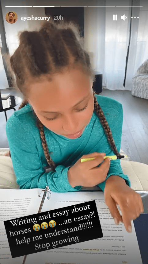 Riley Curry doing her essay homework. | Photo: Instagram/@ayeshacurry