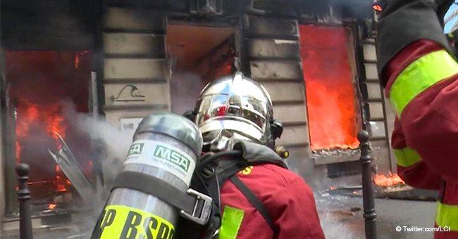 Un immeuble enflammé aux champs Elysées : une femme et un bébé sauvés de justesse par les pompiers de Paris