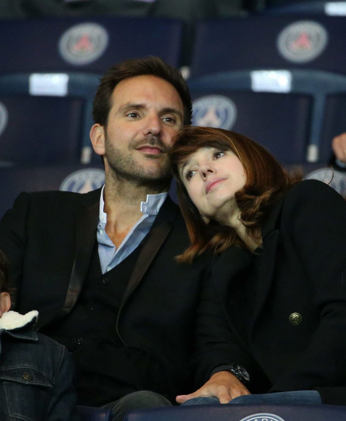 Christophe Michalak et son épouse Delphine McCarty assistent au match de Ligue 1 entre le Paris Saint-Germain et le FCO de Dijon au Parc des Princes le 20 septembre 2016 à Paris, France. | Photo : Getty Images