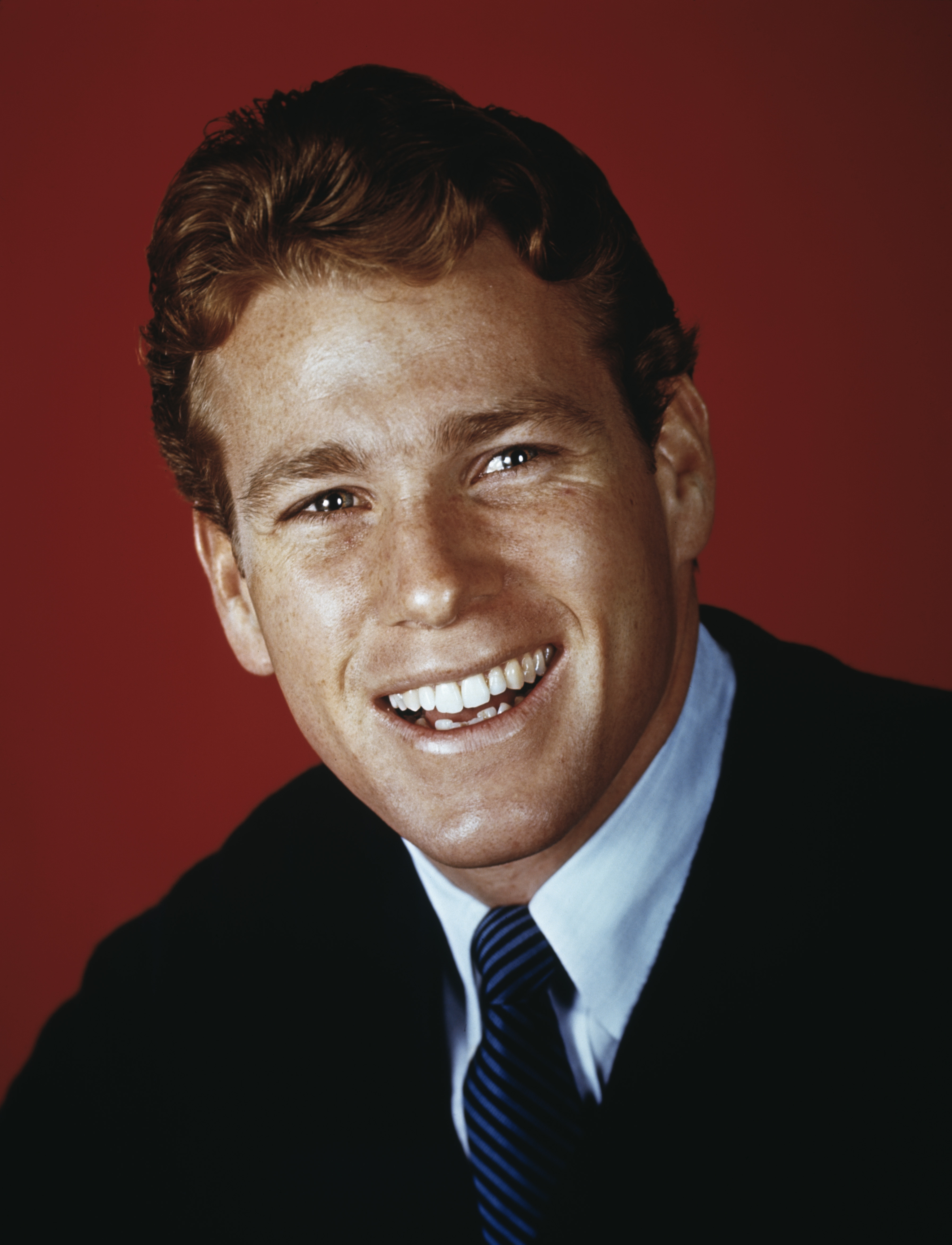Ryan O'Neal photographed in 1965 | Source: Getty Images