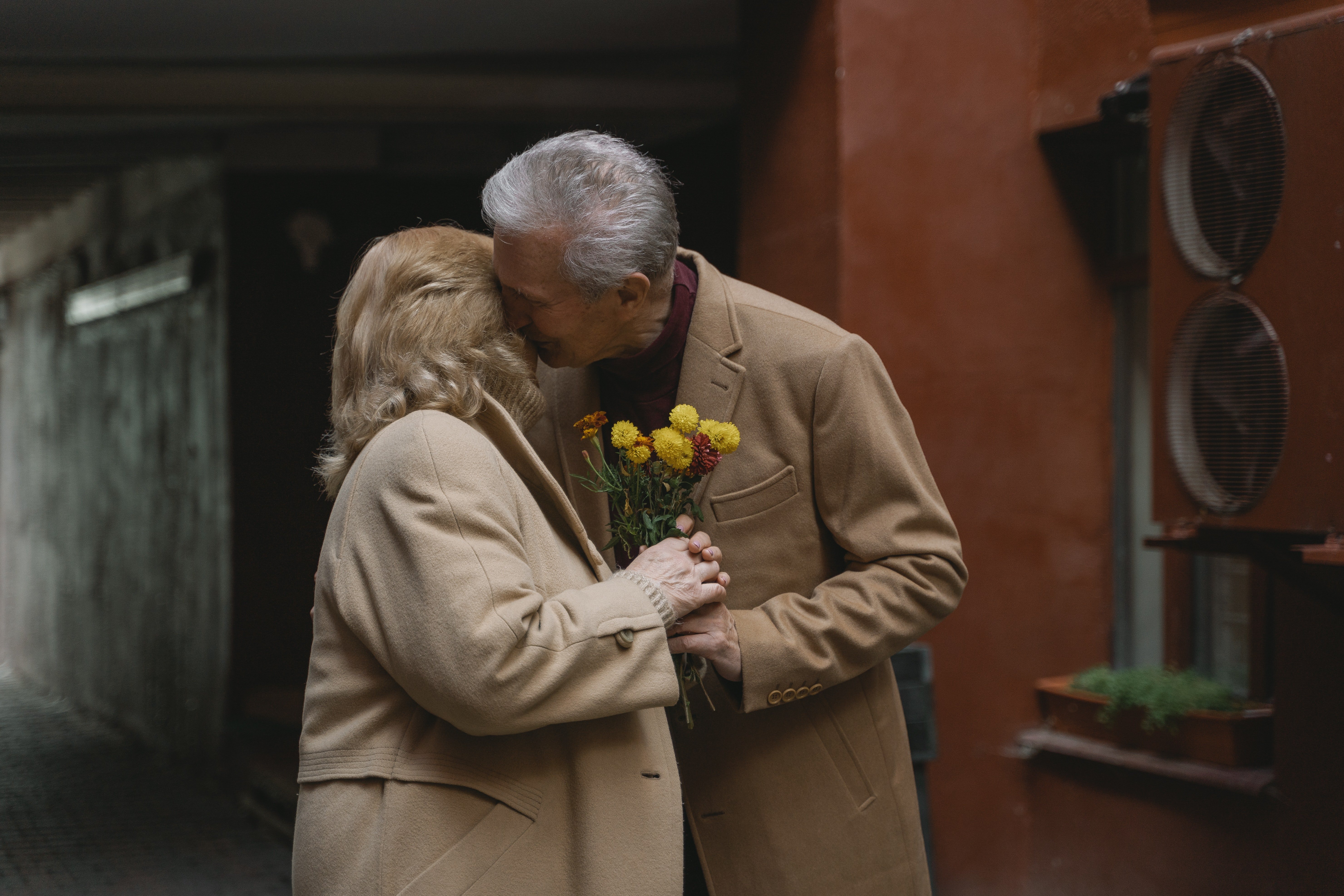 Alice and Walter reunited | Photo: Pexels