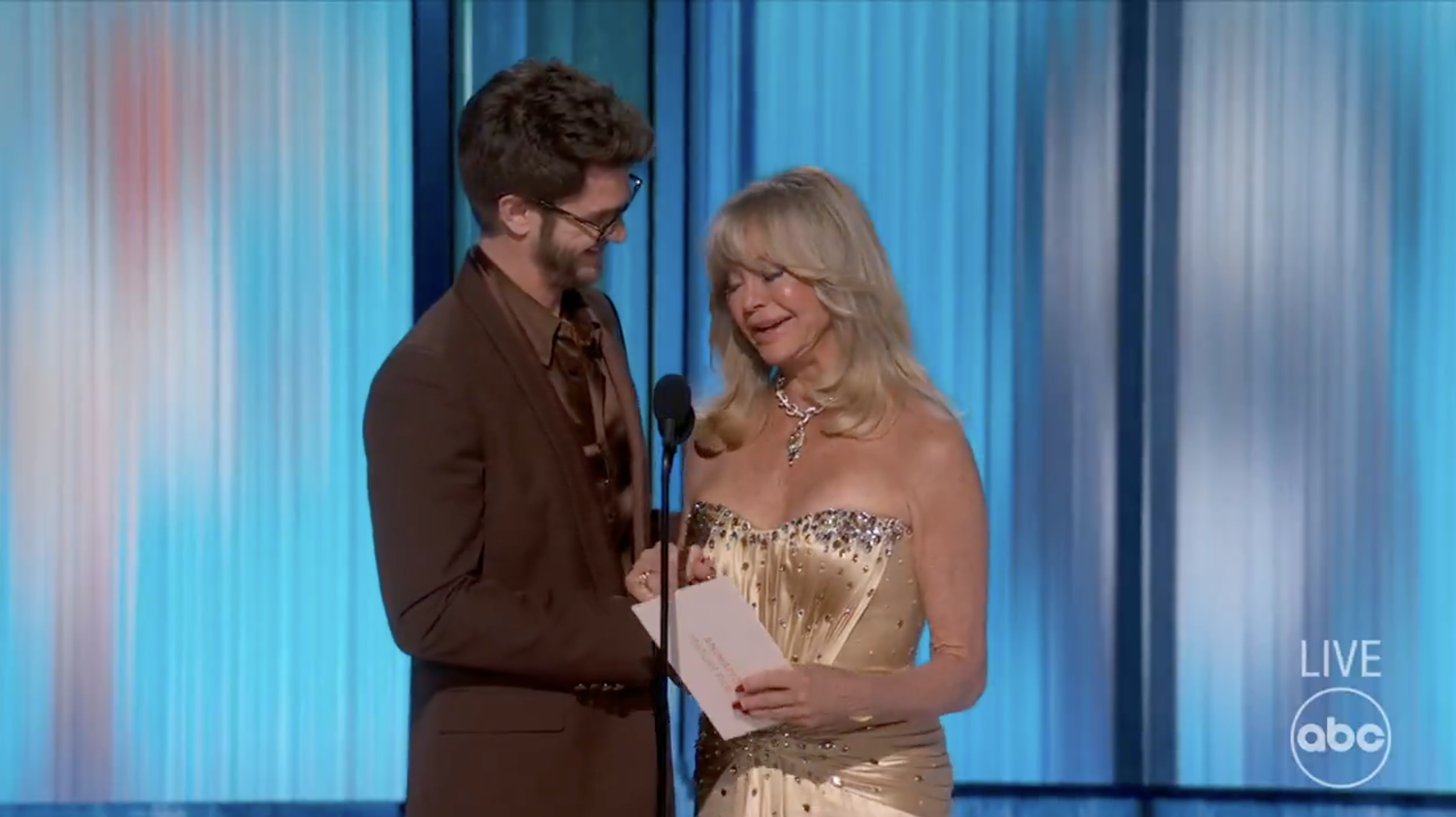 Andrew Garfield's tribute to Goldie Hawn at the 2025 Oscars | Source: x.com/ABC/