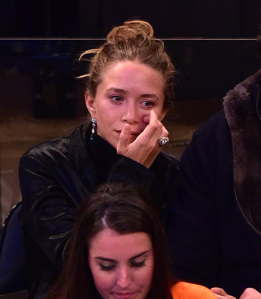 Mary-Kate Olsen attends San Antonio Spurs vs New York Knicks game at Madison Square Garden on March 17, 2015 in New York City | Photo: Getty Images