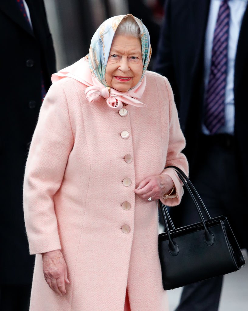 Queen Elizabeth II arrives at King's Lynn railway station, after taking the train from London King's Cross, to begin her Christmas break at Sandringham House. | Photo: Getty Images