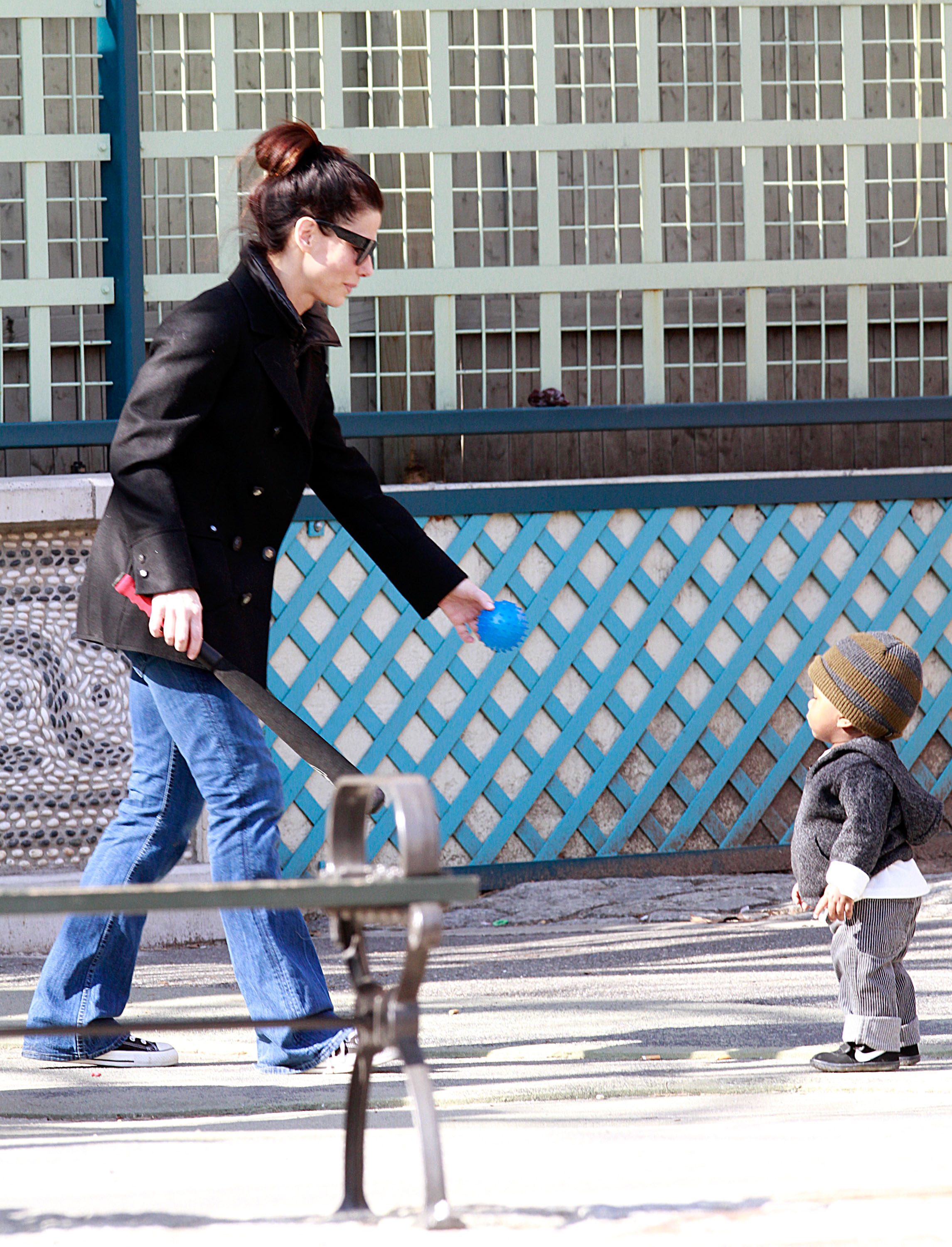 Sandra Bullock and her son on March 20, 2011, in New York City. | Source: Getty Images