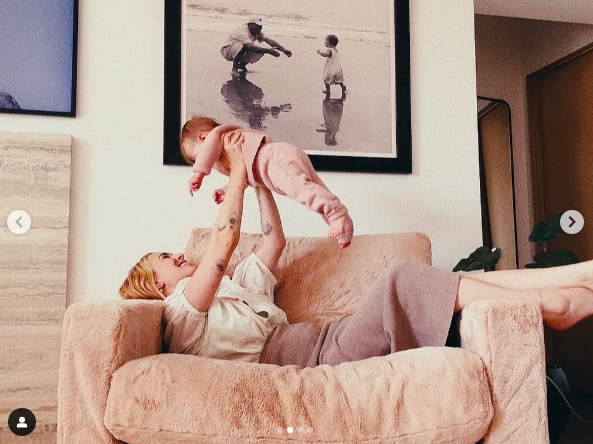 Rumer Willis and Louetta Isley Thomas Willis captured in a candid moment posted on December 3, 2023 | Source: Instagram/rumerwillis