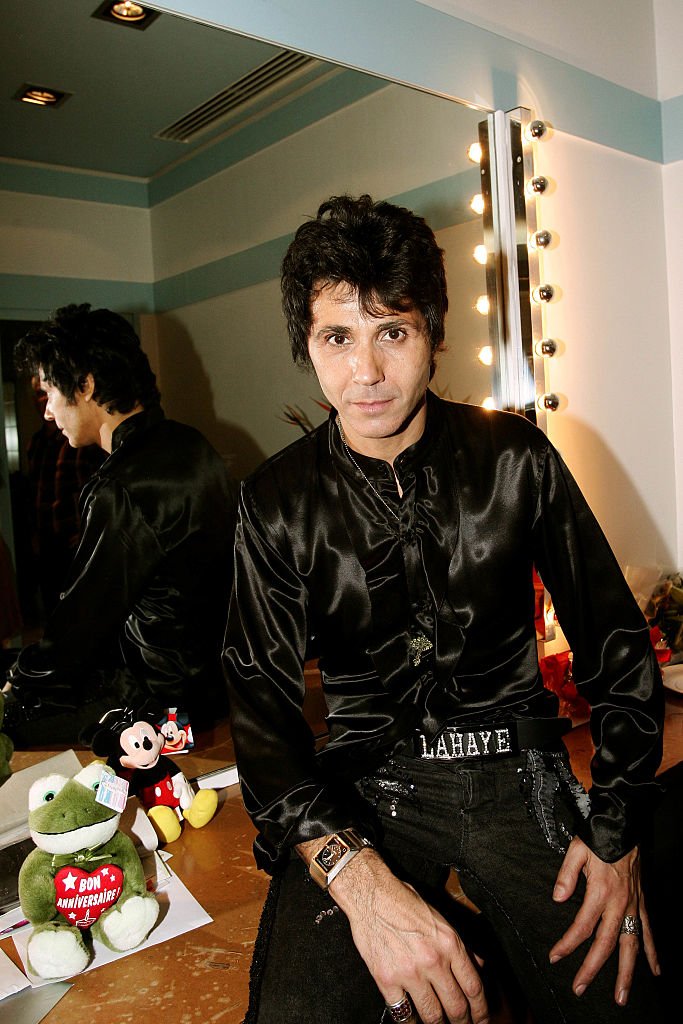 Jean-Luc Lahaye pose dans les coulisses de la salle de concert Olympia. | Photo : Getty Images