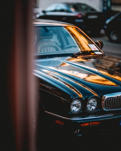 Voiture avec une amende garé dans un parking | Photo : Unsplash Voiture avec une amende garé dans un parking | Photo : Unsplash