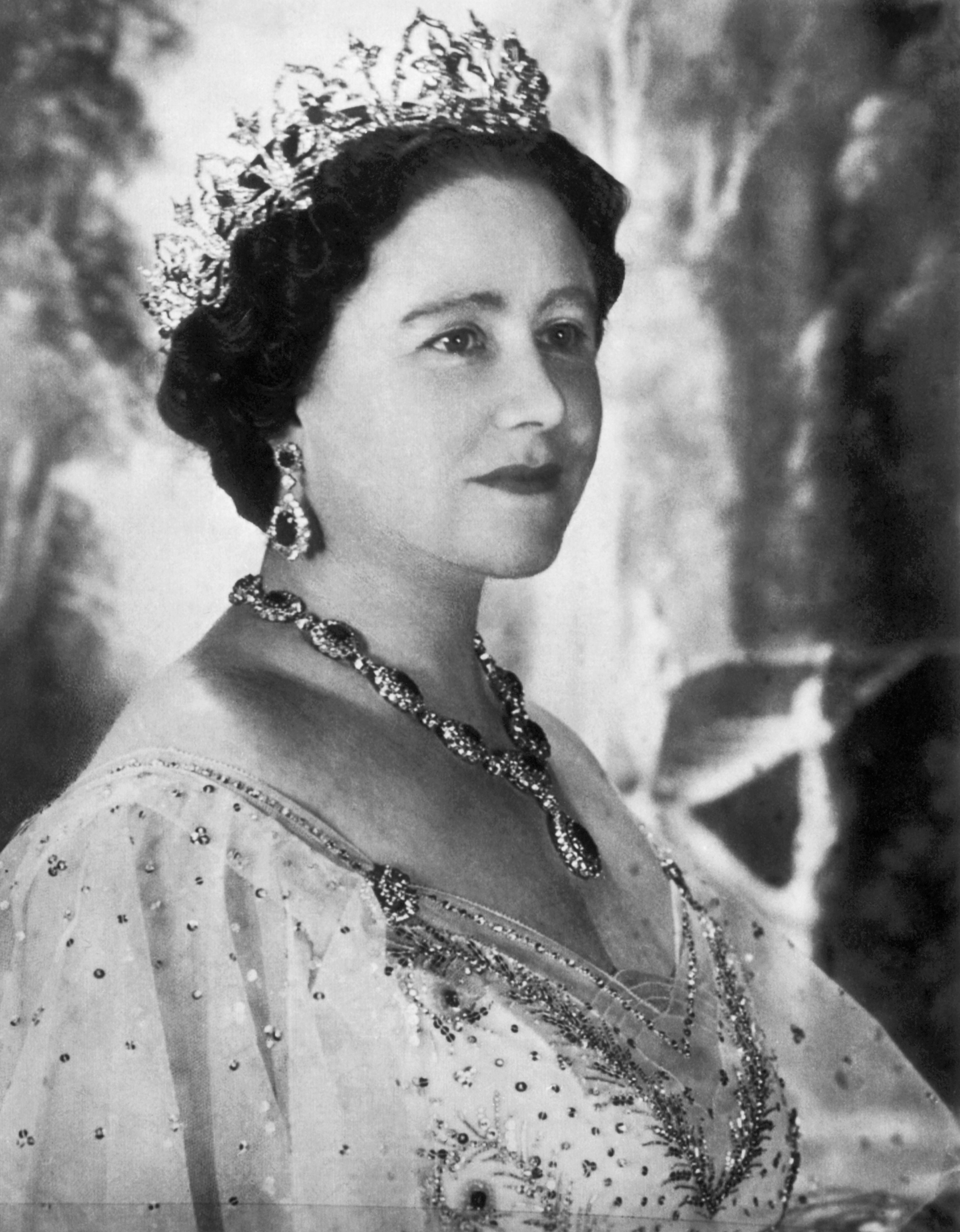 A portrait of the Queen Mother, 1950 | Source: Getty Images