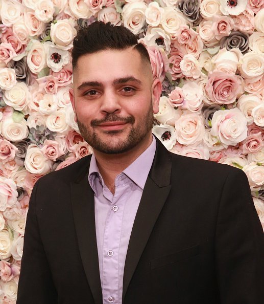 Designer Michael Costello posing during New York Fashion Week in New York City.| Photo: Getty Images.