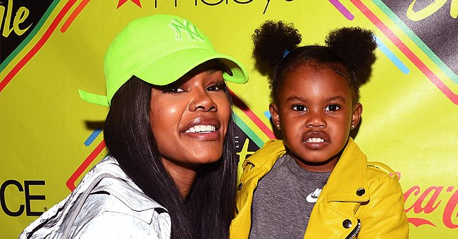 Teyana Taylor and daughter Junie at the 2018 Essence Street Style Festival on September 9, 2018 | Photo: Getty Images