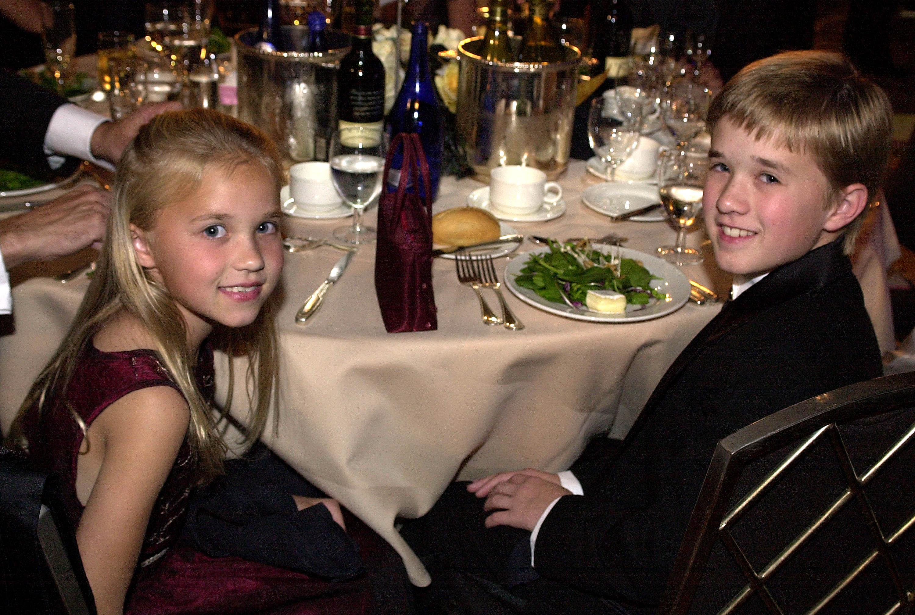 The famous siblings at the 10th annual BAFTA La Britannia Awards on November 4, 2000, in Los Angeles, California. | Source: Getty Images